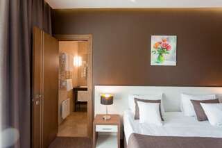 Отель WISH Aqua&SPA Resort Vishenki Номер Делюкс с кроватью размера «king-size» и доступом в спа-центр-3