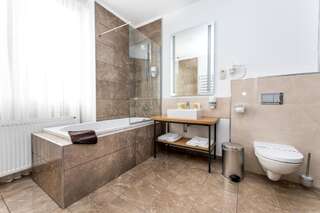 Отель WISH Aqua&SPA Resort Vishenki Двухместный номер Делюкс с 1 кроватью и бесплатным доступом в спа-центр-6
