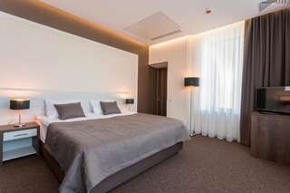 Отель WISH Aqua&SPA Resort Vishenki Люкс с кроватью размера «king-size», видом на бассейн и доступом в спа-центр-2