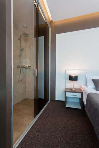 Отель WISH Aqua&SPA Resort Vishenki Люкс с кроватью размера «king-size», видом на бассейн и доступом в спа-центр-4